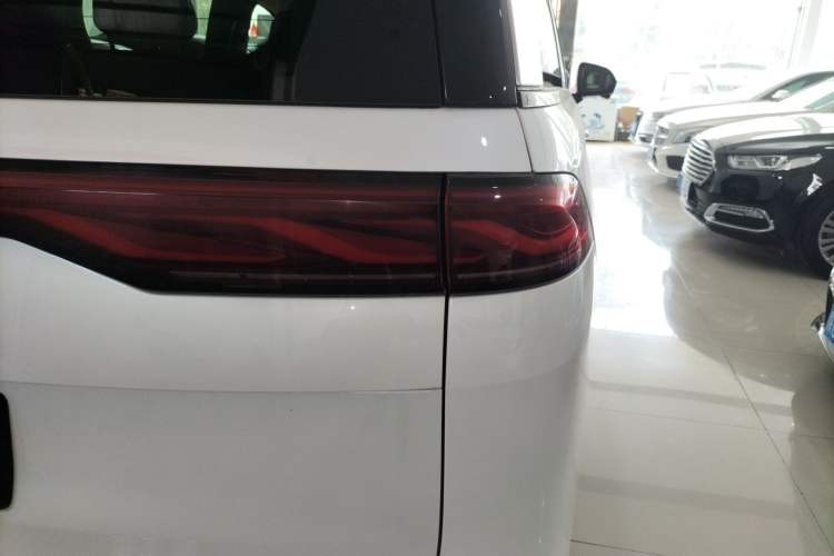 Used BYD Xia 2025 DM-i 1.5T 180km Excellence Model Right Rear Taillight