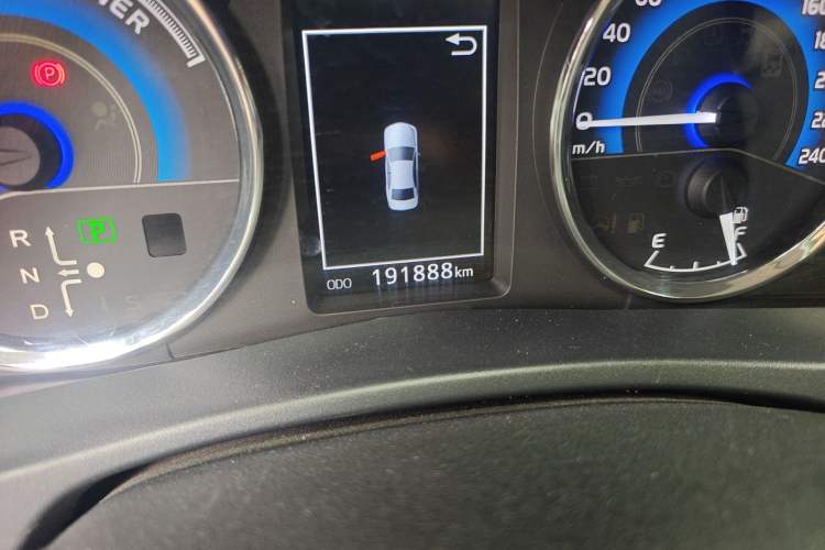 Used Toyota Corolla 2017 Revised Dual-Engine 1.8L E-CVT Leading Edition Odometer Close Up