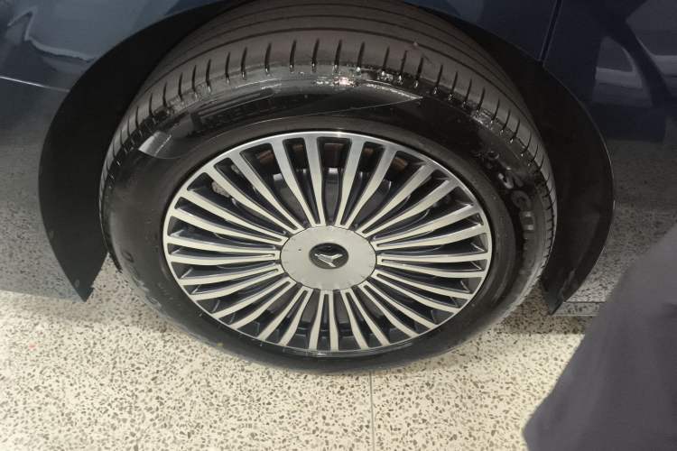 Used VOYAH Dream 2025 PHEV Four-Wheel Drive Prestige Kunpeng Edition Right Rear Wheel Hub