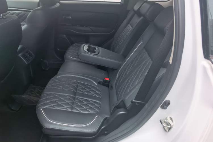 Used Mitsubishi Outlander 2021 2.4L 4x4 Zhi Xiang Edition 7 Seats
