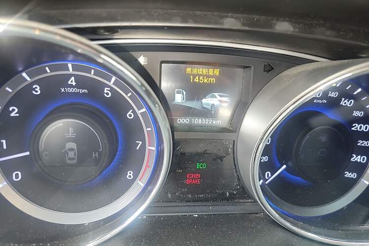 Used Hyundai Sonata 2015 Classic 2.0L Automatic Luxury Edition Odometer Close Up