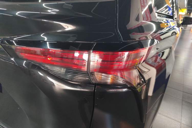 Used Toyota Granvia 2023 2.5L Hybrid Prestige PLUS Edition
