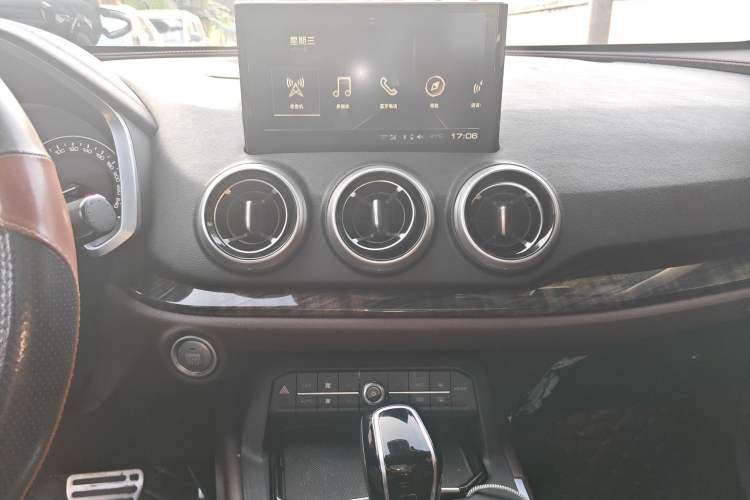 Used Wey VV5 2019 Upgraded Model 2.0T Two-Wheel Drive Ultra-Luxury Version China V Standard
