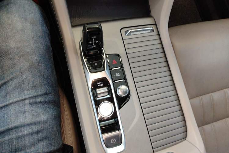 Used Lynk & Co 09 EM-P 2023 2.0TD EM-P Long-Range Version PM 7-Seater Gear Lever