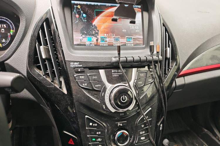 Used BYD Qin New Energy 2014 1.5T Flagship Model Audio And AC Panel