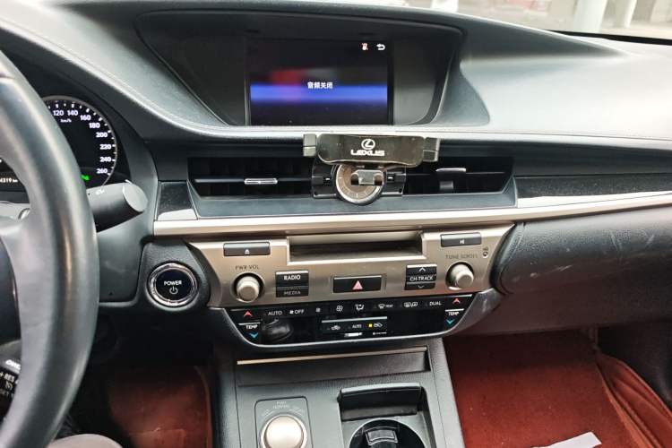 Used Lexus ES 2014 300h Elite Edition Audio And AC Panel