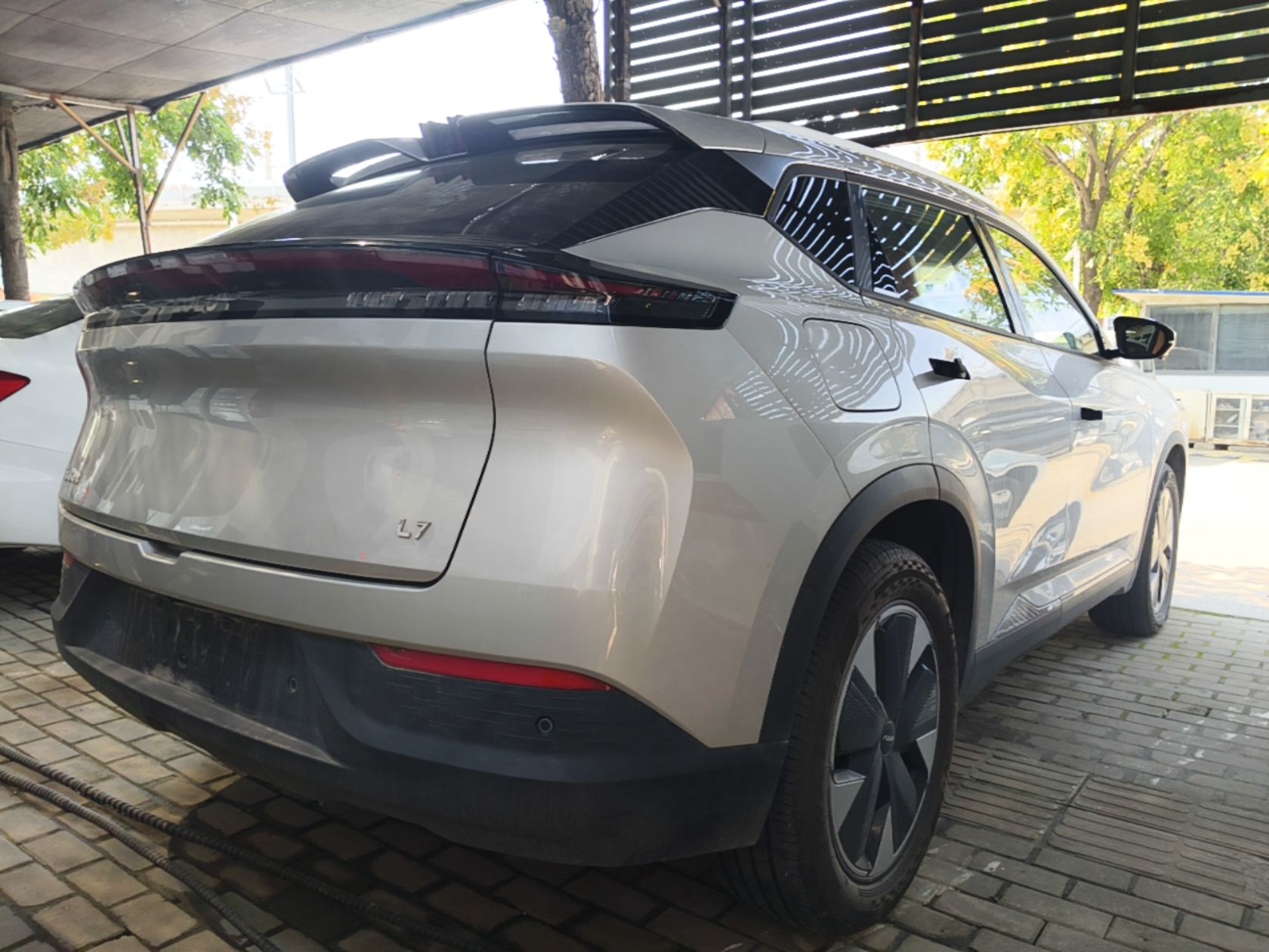 Dongfeng Aeolus L7 New Energy 2024 205 Air — снимка 6