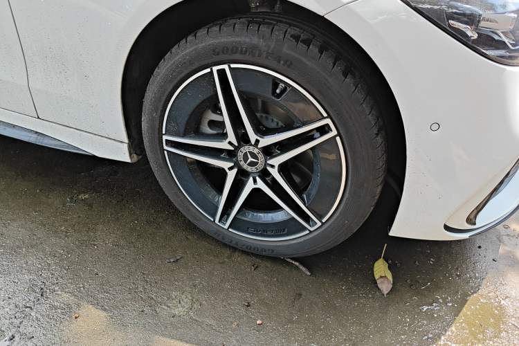 Used Mercedes-Benz C-Class 2025 Refresh C 260 L Night Edition Sports Version Right Front Wheel Hub