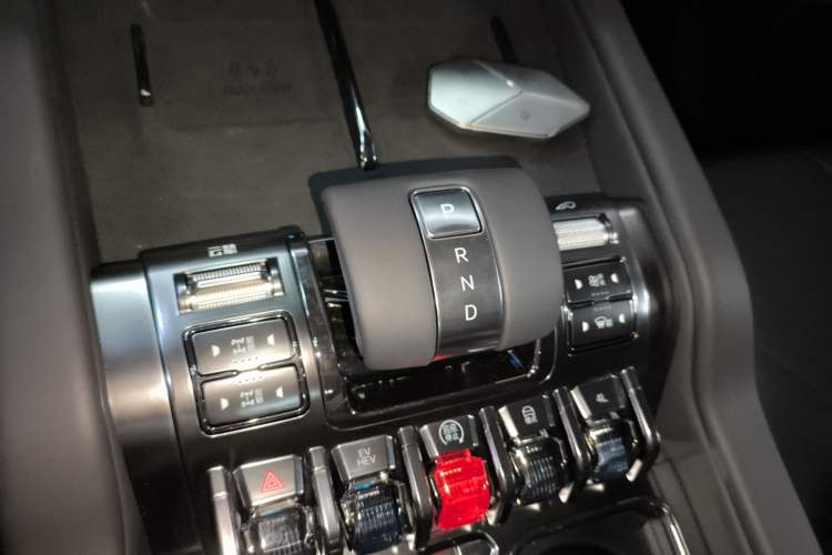 Used Formula Leopard 8 2025 Smart & Brave Flagship Edition 7 Seats