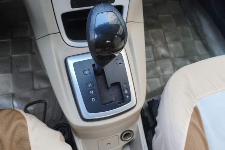 Used Ford Fiesta 2011 Sedan 1.5L Automatic Fashion Edition Gear Lever