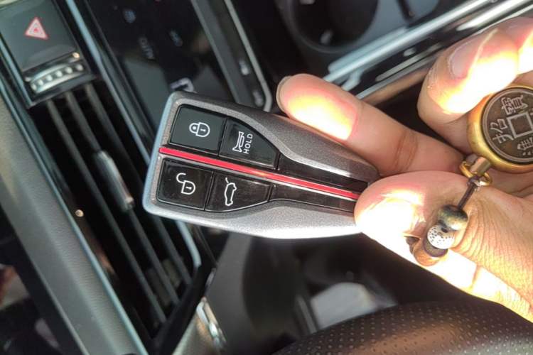 Used Hongqi HS5 2022 Facelifted Version 2.0T Smart Connect Flagship All-Wheel-Drive Edition
