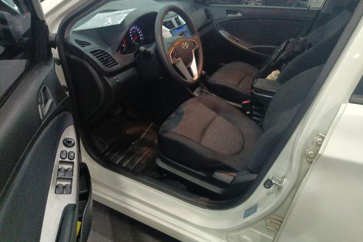 Used Hyundai Verna Ray 2014 1.4L Automatic GLX
