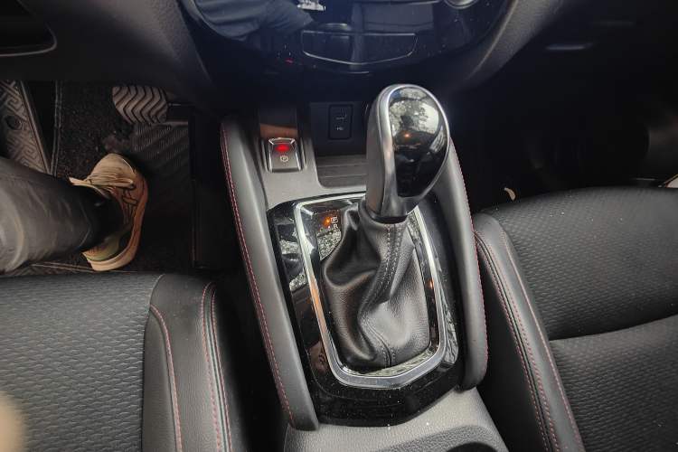 Used Nissan Qashqai 2019 2.0L CVT Luxury Edition Gear Lever