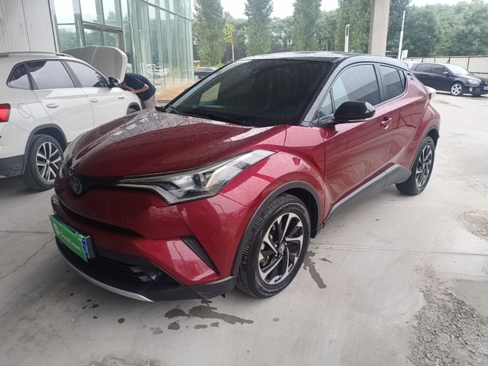 Под передней частью автомобиля