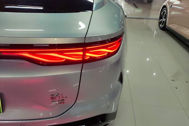 Used BYD Han L 2025 EV Four-Wheel Drive LiDAR Flagship Model Right Rear Taillight
