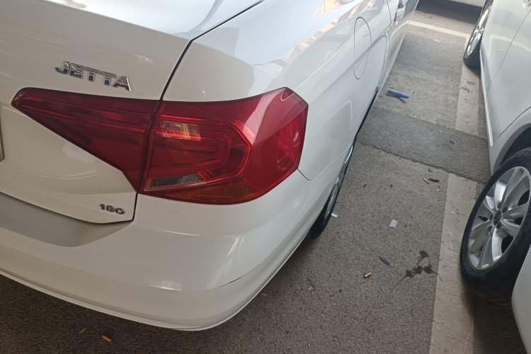 Used Volkswagen Jetta 2017 1.5L Manual Fashion Edition