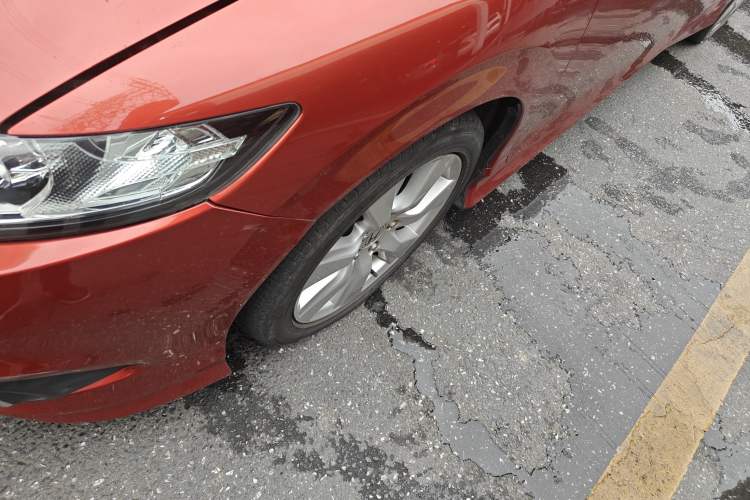 Used Honda Jade 2013 1.8L automatic Comfort version 5 seats Exterior 4