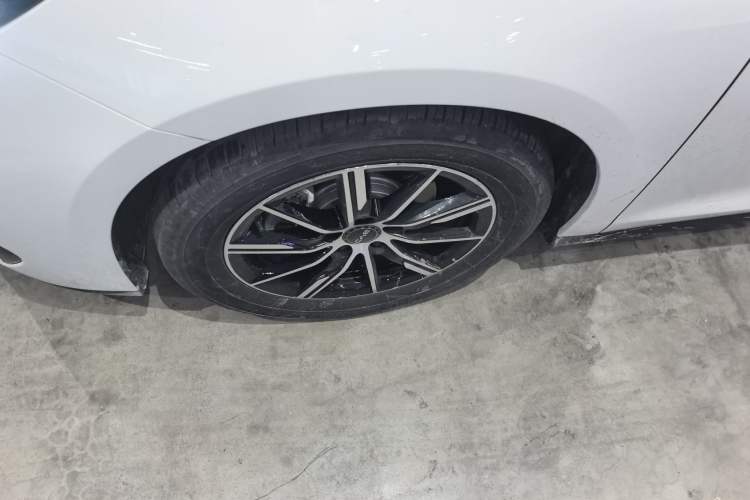 Used BYD Seal 06 New Energy 2024 DM-i 80KM Prestige Model Left Front Wheel Hub