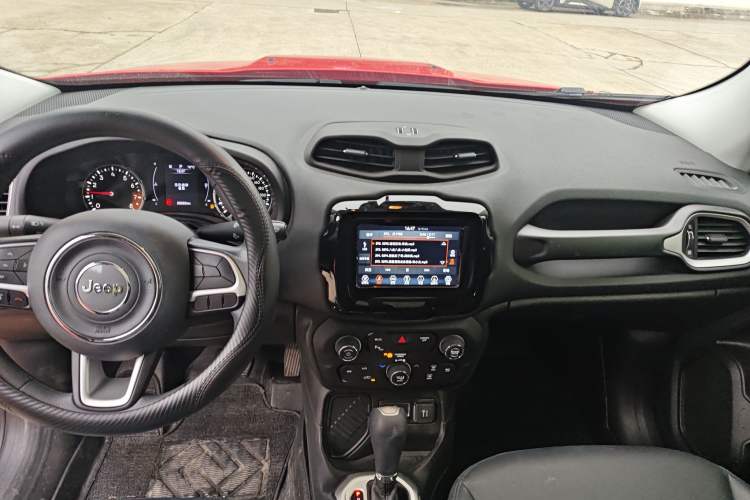 Used Jeep Renegade 2019 220T Automatic Leading Edition Audio And AC Panel