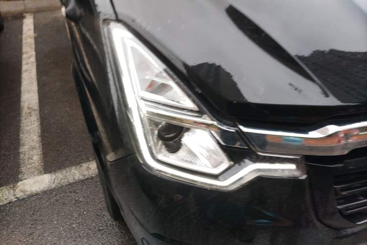 Used Ford Transit Custom 2021 2.2T Automatic Logistics Vehicle Pro Short Wheelbase 6-Seater Mid-Roof China VI Standard