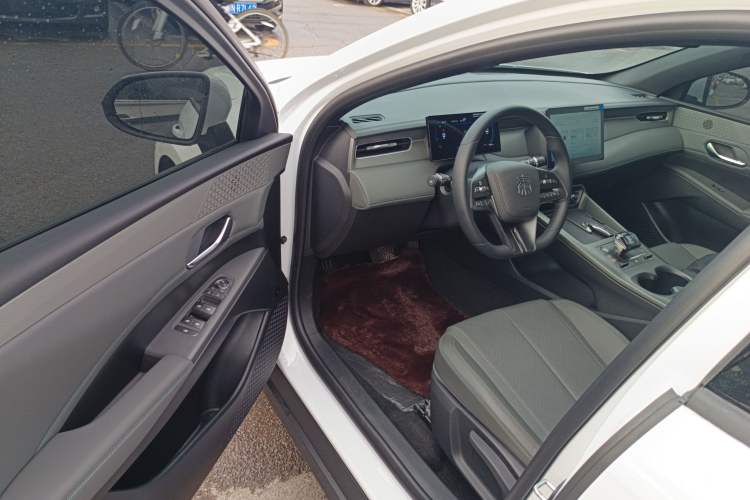 Used BYD Qin PLUS 2025 DM-i Smart Drive 55KM Leading Model Driver Seat