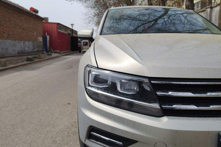 Used Volkswagen Tiguan L 2019 330TSI Automatic Two-Wheel Drive Smart Luxury Version China VI Standard Right Front Headlight