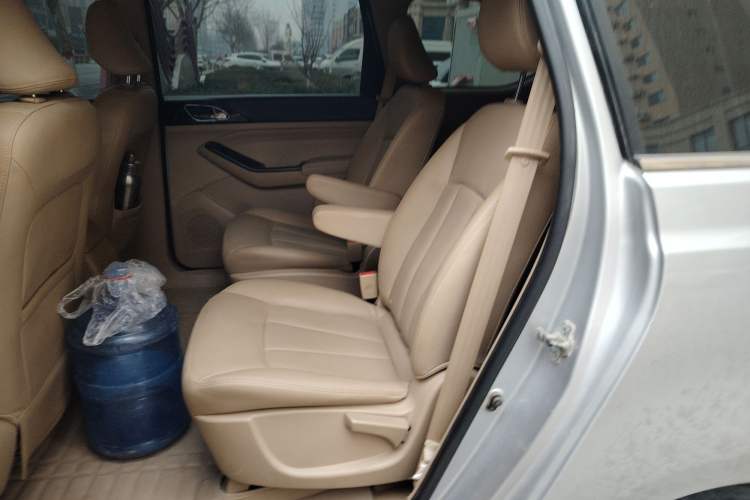 Used Baojun 730 2014 1.5L manual Comfort version 7 seats