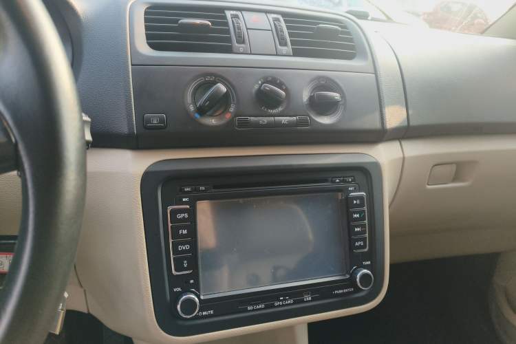 Used Skoda Fabia 2014 1.4L Automatic Crystal Edition