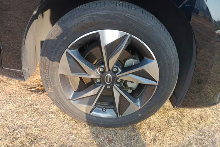 Used GAC Trumpchi M6 2023 PRO 270T DCT Luxury Edition Right Front Wheel Hub