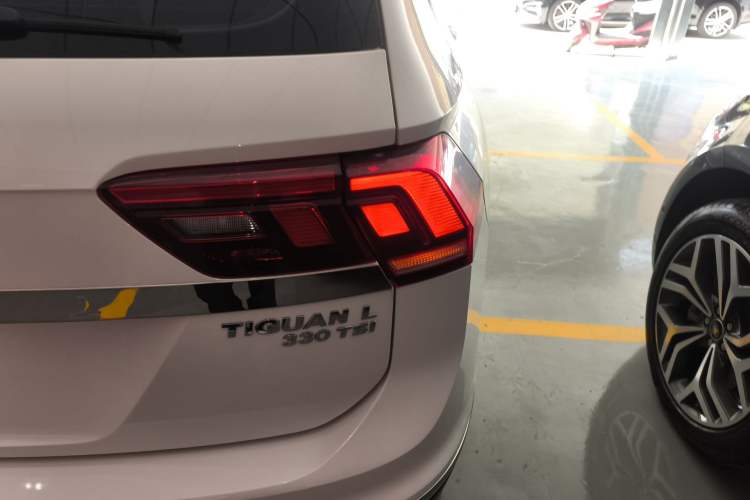 Used Volkswagen Tiguan L 2018 330TSI Automatic Two-Wheel Drive Comfort Edition Exterior 3