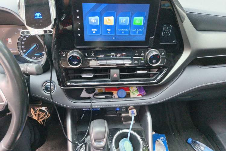 Used Toyota Highlander 2023 2.5L Smart Electric Hybrid Dual-Motor All-Wheel-Drive Luxury 7-Seater Audio And AC Panel