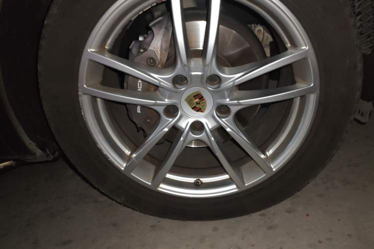 Used Porsche Cayenne 2018 Cayenne 3.0T Right Front Wheel Hub