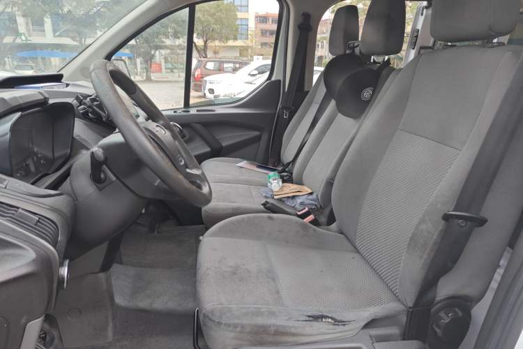 Used Ford Transit 2017 2.0T Diesel Multi-Purpose Commercial Vehicle Short Wheelbase Low Roof China V Standard