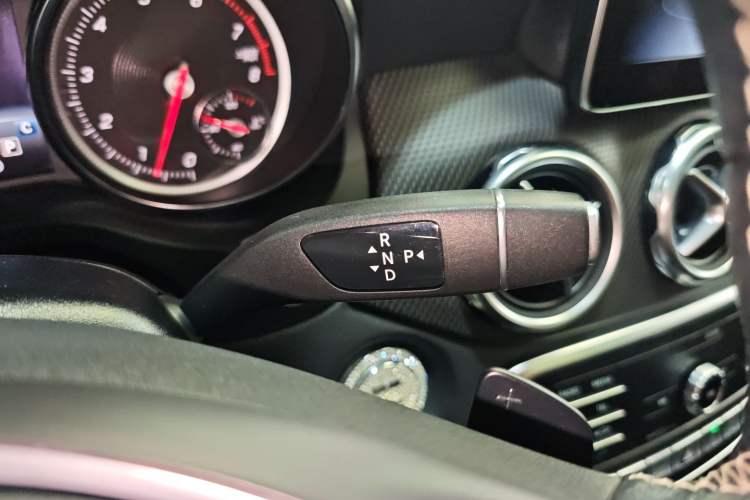 Used Mercedes-Benz GLA 2018 GLA 200 Fashion Model Gear Lever