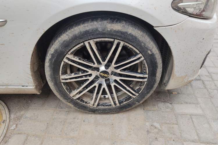 Used BMW 5 Series 2014 528Li Leading Model
