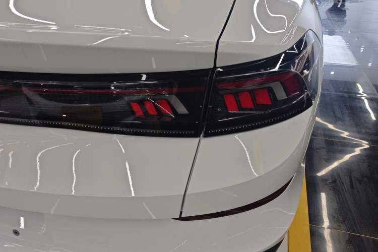 Used Volkswagen Lamando 2025 Lavida L 280TSI DSG Cool & Spicy Edition Right Rear Taillight