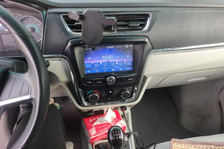 Used Jinbei New Hiace S 2023 1.5L Wealth Edition Van 2/5-Seater Air-Conditioned Model SWC15M Audio And AC Panel