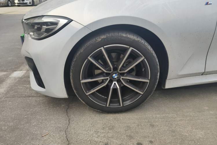 Used BMW 3 Series 2022 325Li M Sport Package Left Front Wheel Hub