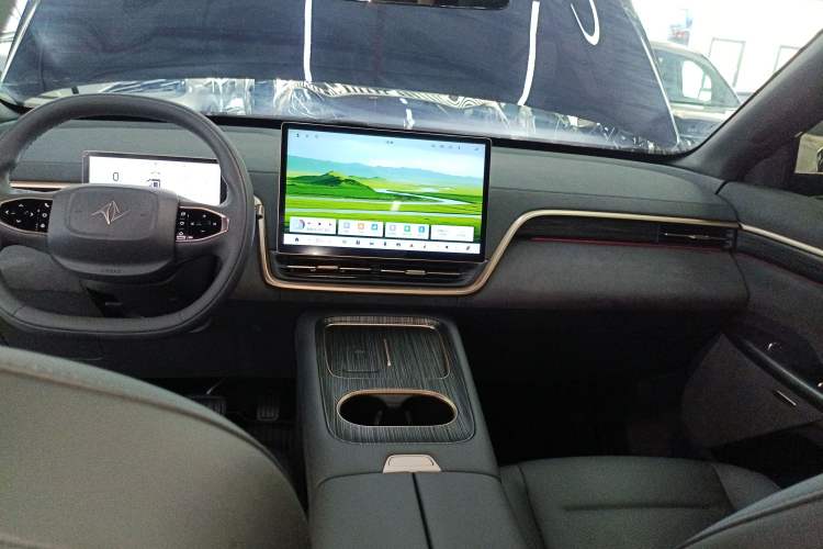 Used Dongfeng eπ eπ008 2024 636Max All-Electric Version 6 Seats
