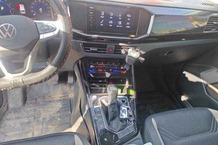 Used Volkswagen Tayron GTE Plug-in Hybrid 2020 1.4T Luxury Model Audio And AC Panel