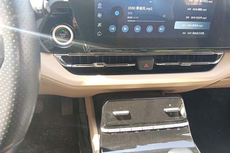 Used Wuling Victory 2023 2.0L DHT Luxury Edition Audio And AC Panel