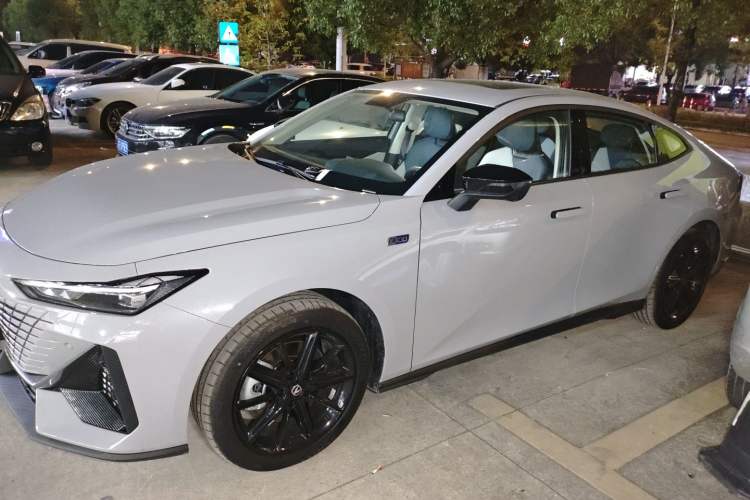 Used Changan UNI-V iDD 2023 Zhidian iDD 1.5T 113km Smart & Fun Version (Rapid Edition)