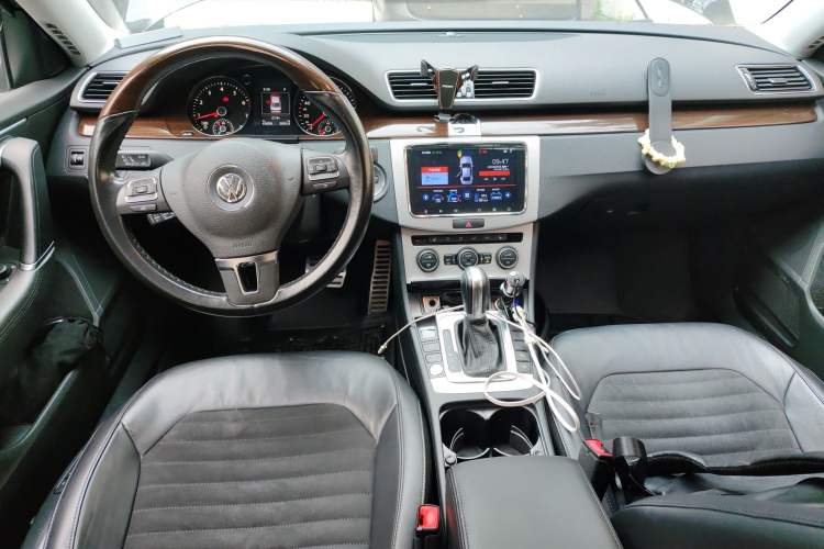 Used Volkswagen Magotan 2015 1.8TSI Prestige Model Center Console