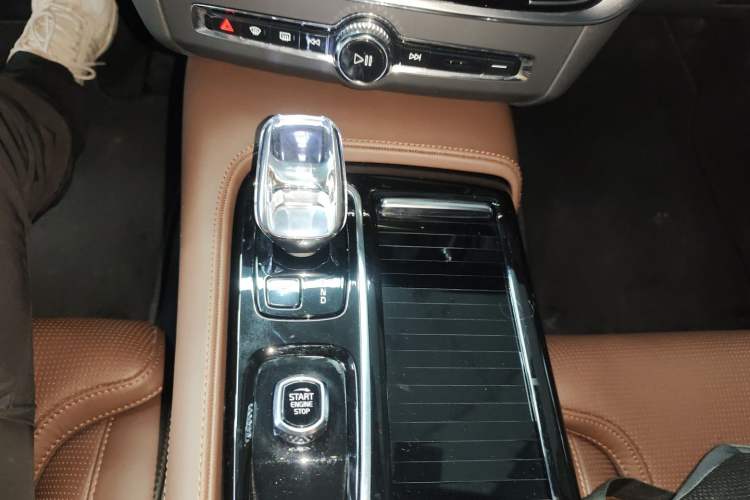 Used Volvo S90 New Energy 2025 Plug-in Hybrid Four-Wheel Drive Long-Range Luxury Smart Edition