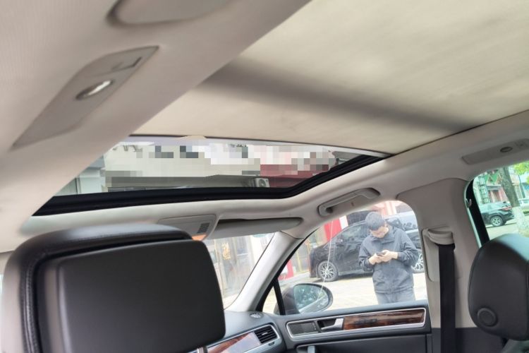 Used Volkswagen Touareg 2011 3.0 TSI High-End Version Headliner