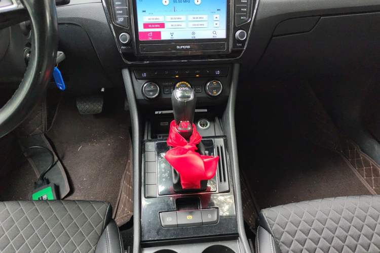 Used Skoda Superb 2016 TSI280 DSG Innovation Edition Gear Lever