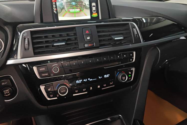 Used BMW 3 Series 2017 320Li xDrive Fashion Model Audio And AC Panel