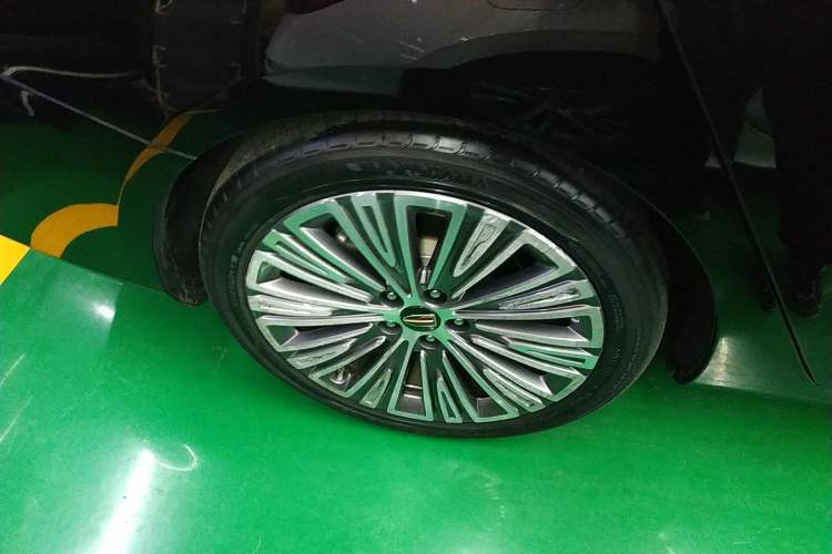 Used Hongqi H5 2022 Classic Model 1.5T DCT Flagship Edition Right Rear Wheel Hub