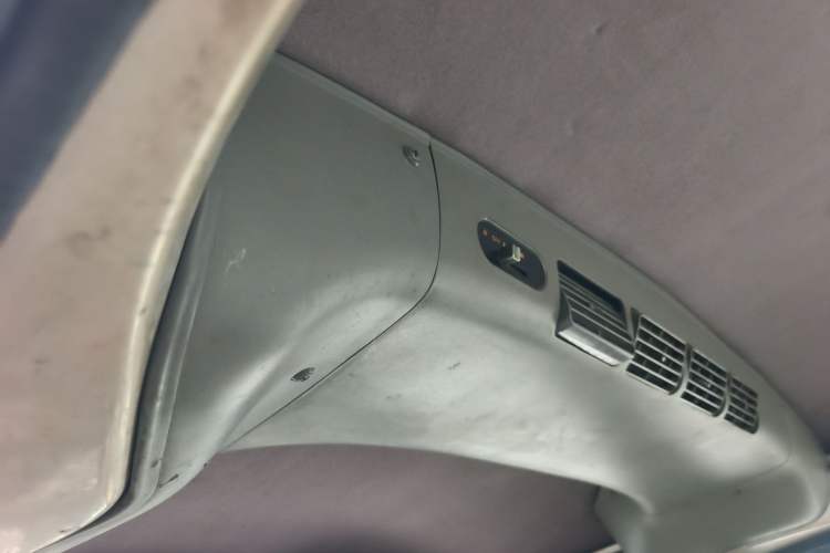 Used Wuling Rongguang 2011 1.2L Base Version
