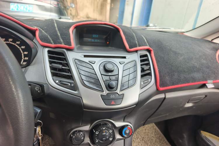 Used Ford Fiesta 2013 Sedan 1.5L Manual Fashion Edition
